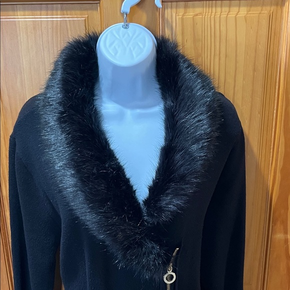 Stunning Belldini Black Long Sweater with Faux Fur Collar - Picture 3 of 8